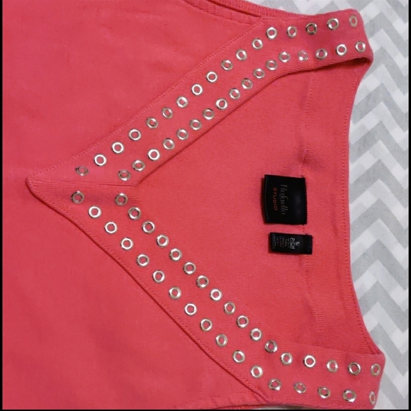 Woman's Pink Designer V Neck Tank Top - Picture 4 of 5